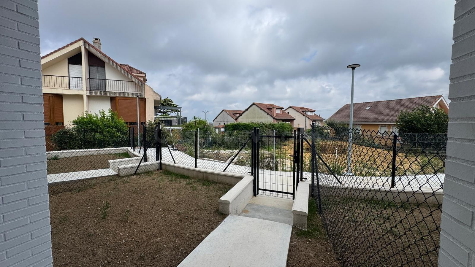 ADOSADO EN LIENCRES, URBANIZACIÓN LA PORTILLA I. A ESTRENAR - foto 4