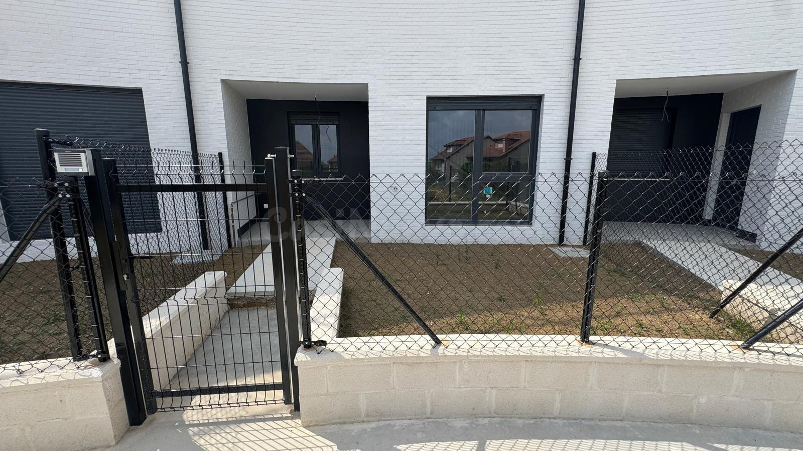 ADOSADO EN LIENCRES, URBANIZACIÓN LA PORTILLA I. A ESTRENAR - foto 5