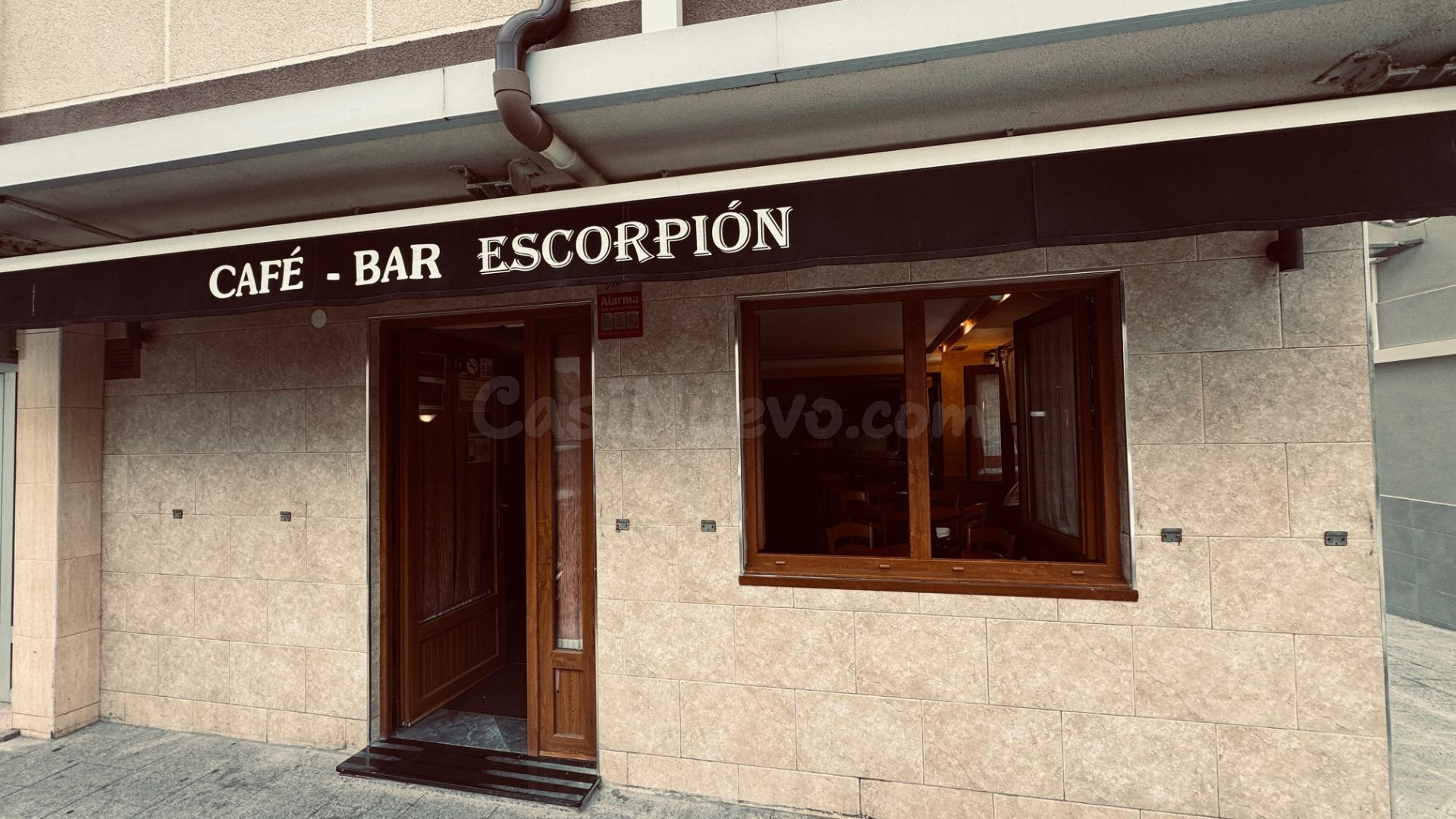 VENTA DE BAR-RESTAURANTE CON LICENCIA DE HOSTELERIA VIGENTE Y SALIDA DE HUMOS EN DOS PLANTAS