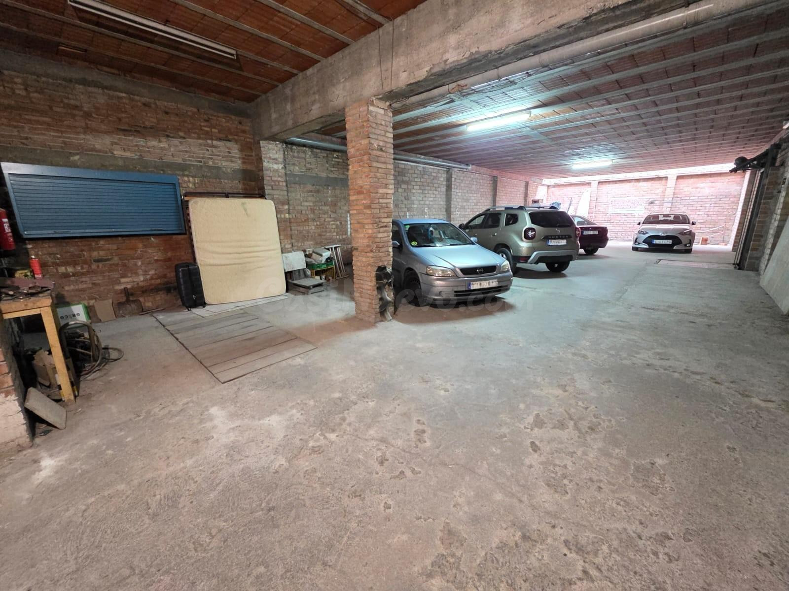 VENTA ALMACÉN EN IGUALADA ZONA BARRI MONTSERRAT 220M2!!