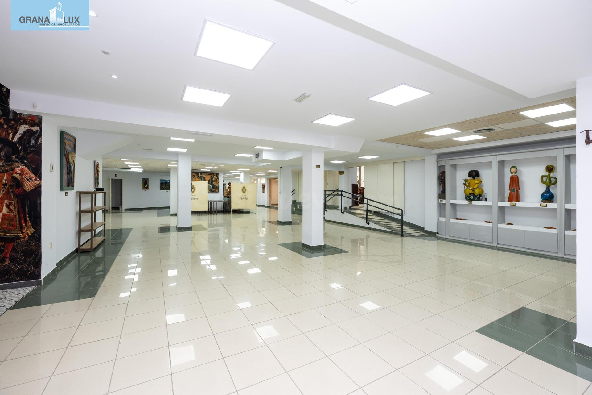 Espectacular local comercial en Nuevo Acceso a la Alhambra,  junto Hospital Vithas