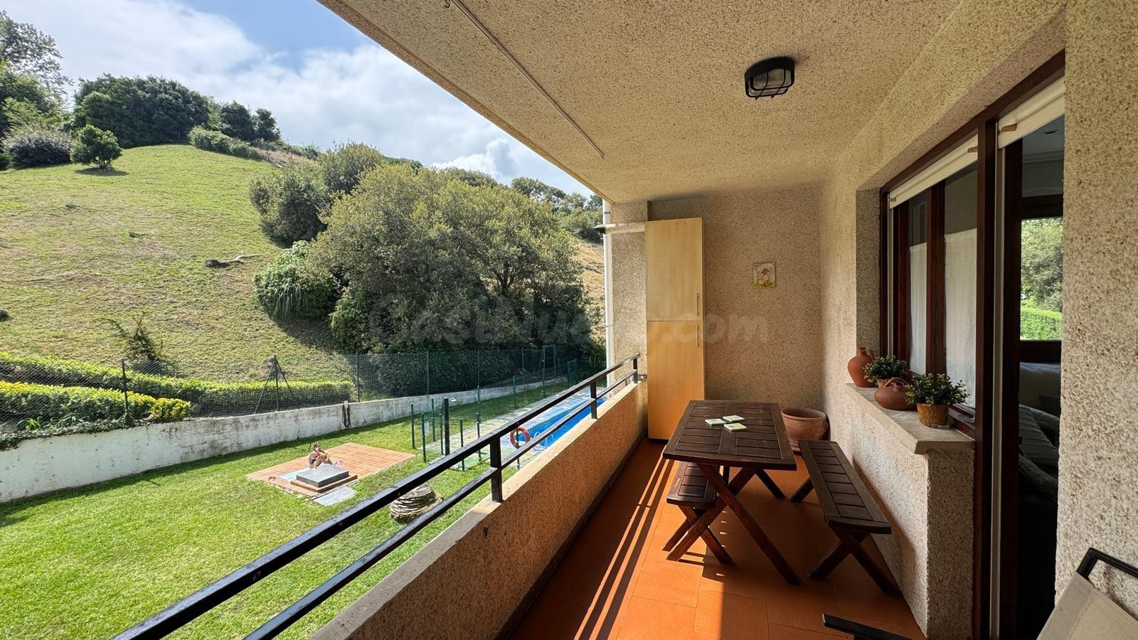 PISO DE 3 DORMITORIOS CON APARCAMIENTO EN URBANIZACIÓN EL  ESPADAÑAL EN SUANCES CON PISCINA Y PISTA DE TENIS