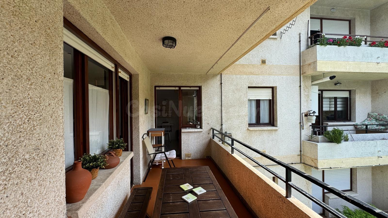 PISO DE 3 DORMITORIOS CON APARCAMIENTO EN URBANIZACIÓN EL  ESPADAÑAL EN SUANCES CON PISCINA Y PISTA DE TENIS - foto 2