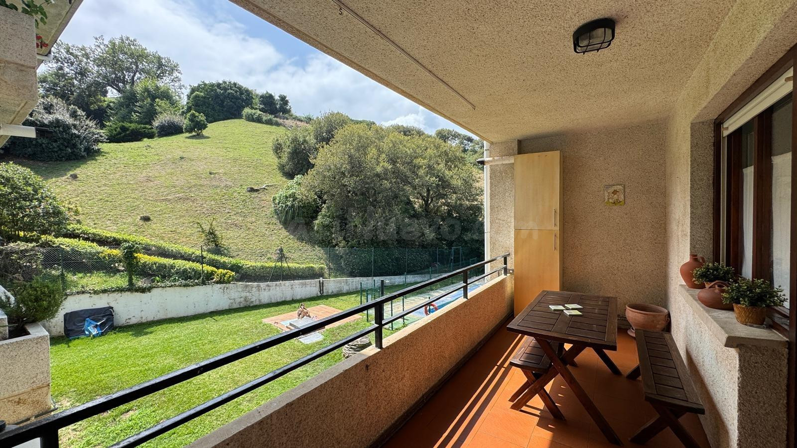 PISO DE 3 DORMITORIOS CON APARCAMIENTO EN URBANIZACIÓN EL  ESPADAÑAL EN SUANCES CON PISCINA Y PISTA DE TENIS - foto 3