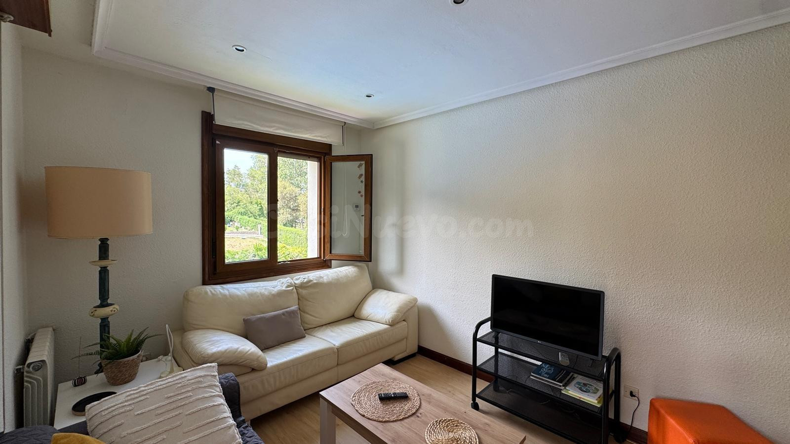 PISO DE 3 DORMITORIOS CON APARCAMIENTO EN URBANIZACIÓN EL  ESPADAÑAL EN SUANCES CON PISCINA Y PISTA DE TENIS - foto 5