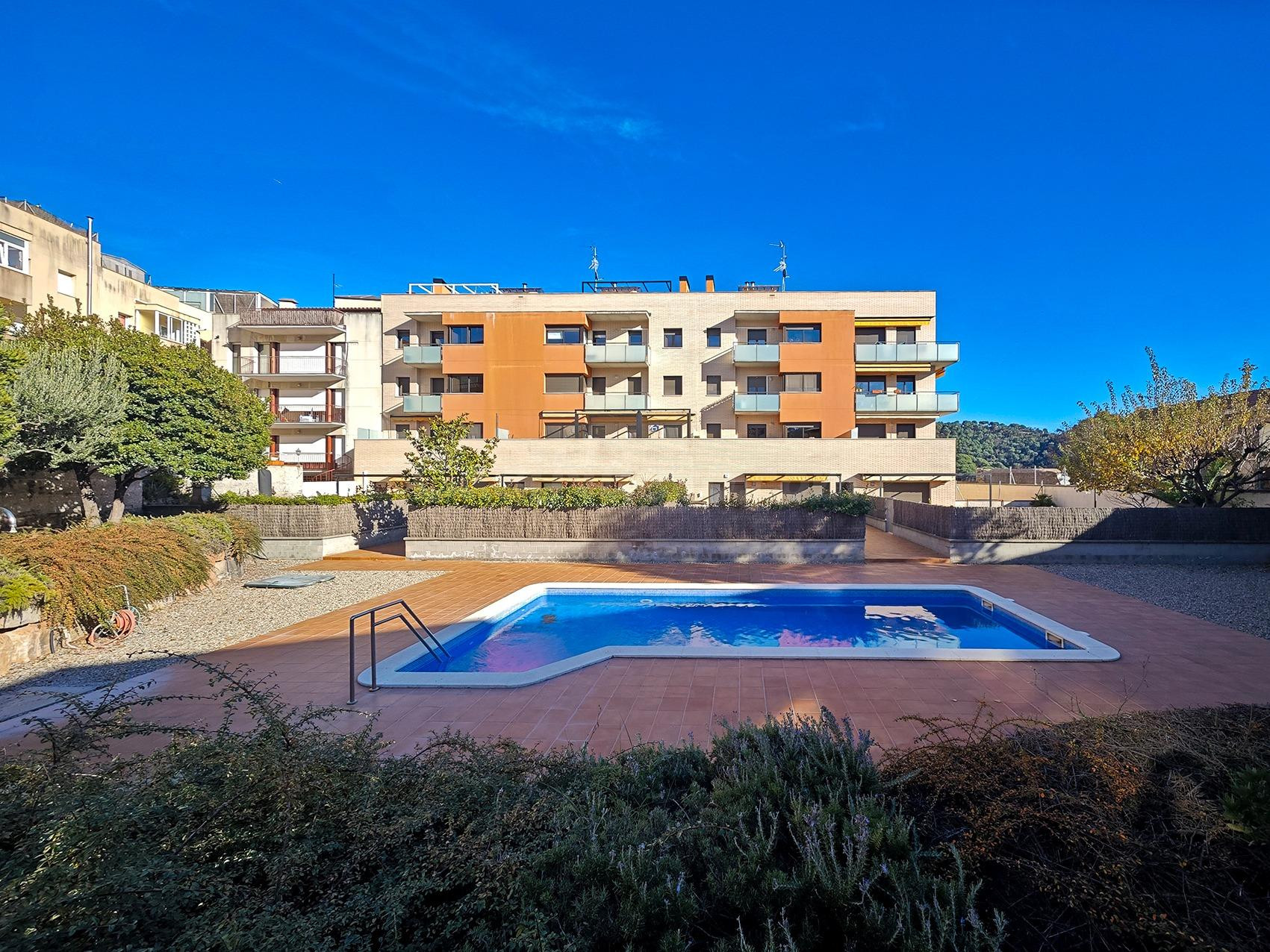 IDEAL INVERSORES!! VENTA PISO EN CAPELLADES ZONA CAPELLÓ SEMINUEVO, PISCINA COMUNITARIA Y VISTAS A LA MONTAÑA!!