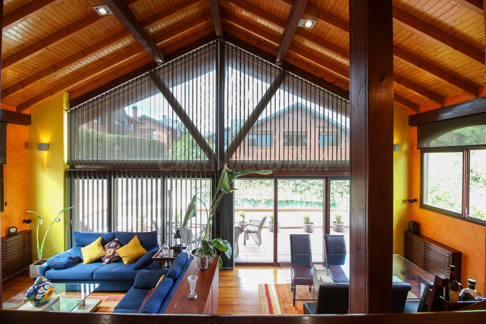 EXCLUSIVO CHALET INDEPENDIENTE EN PARCELA DE 540 M2 EN RESID - foto 3