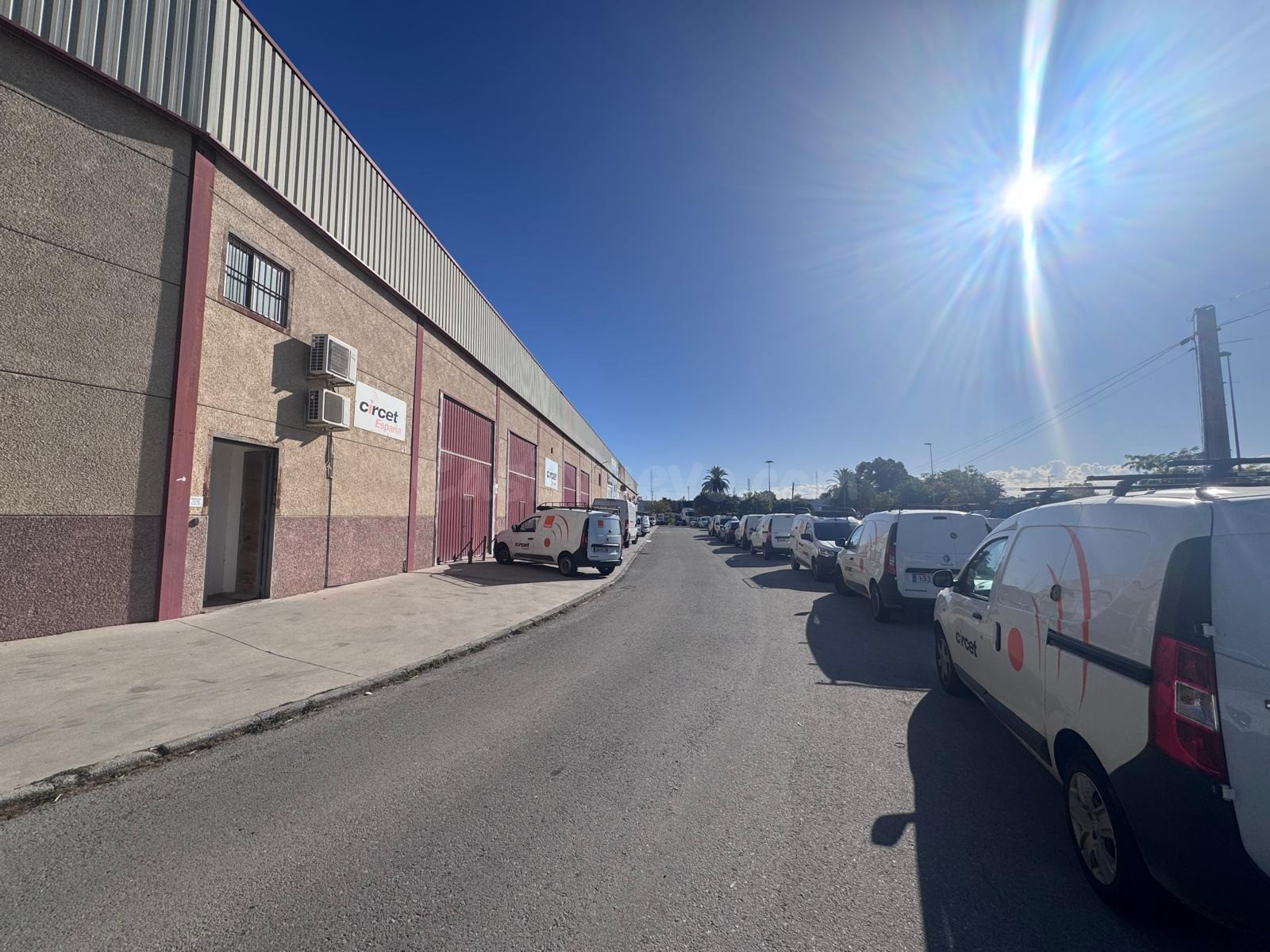 SE VENDEN DOS NAVES UNIDAS EN EL POLIGONO EL PORTAL
