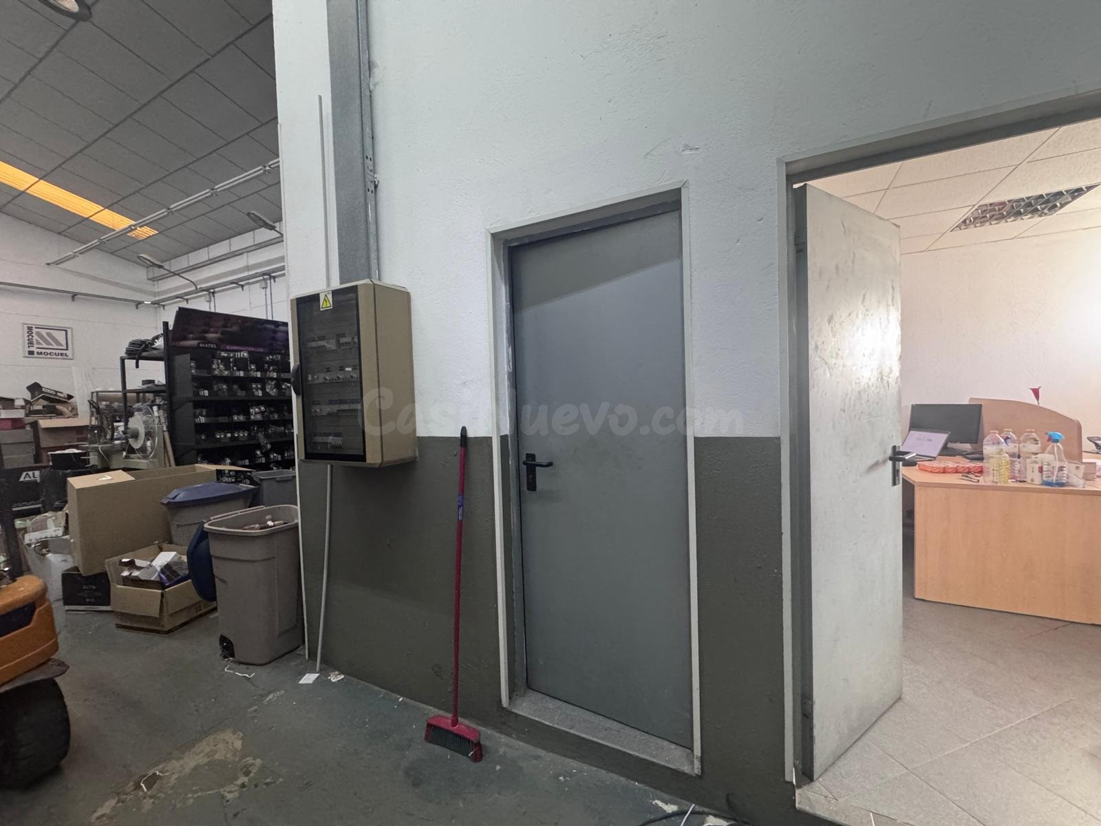 SE VENDEN DOS NAVES UNIDAS EN EL POLIGONO EL PORTAL - foto 5