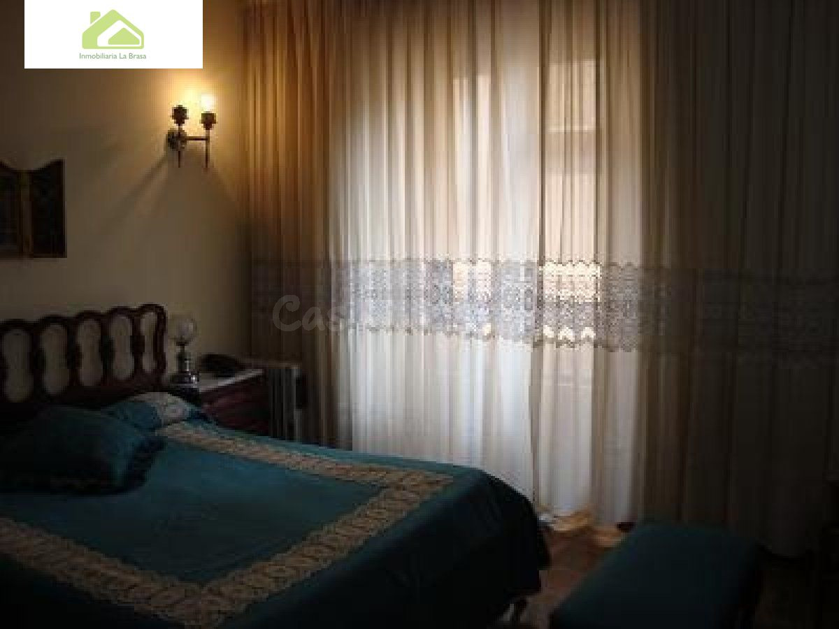 CASA EN VENTA DE 3 PLANTAS - foto 2