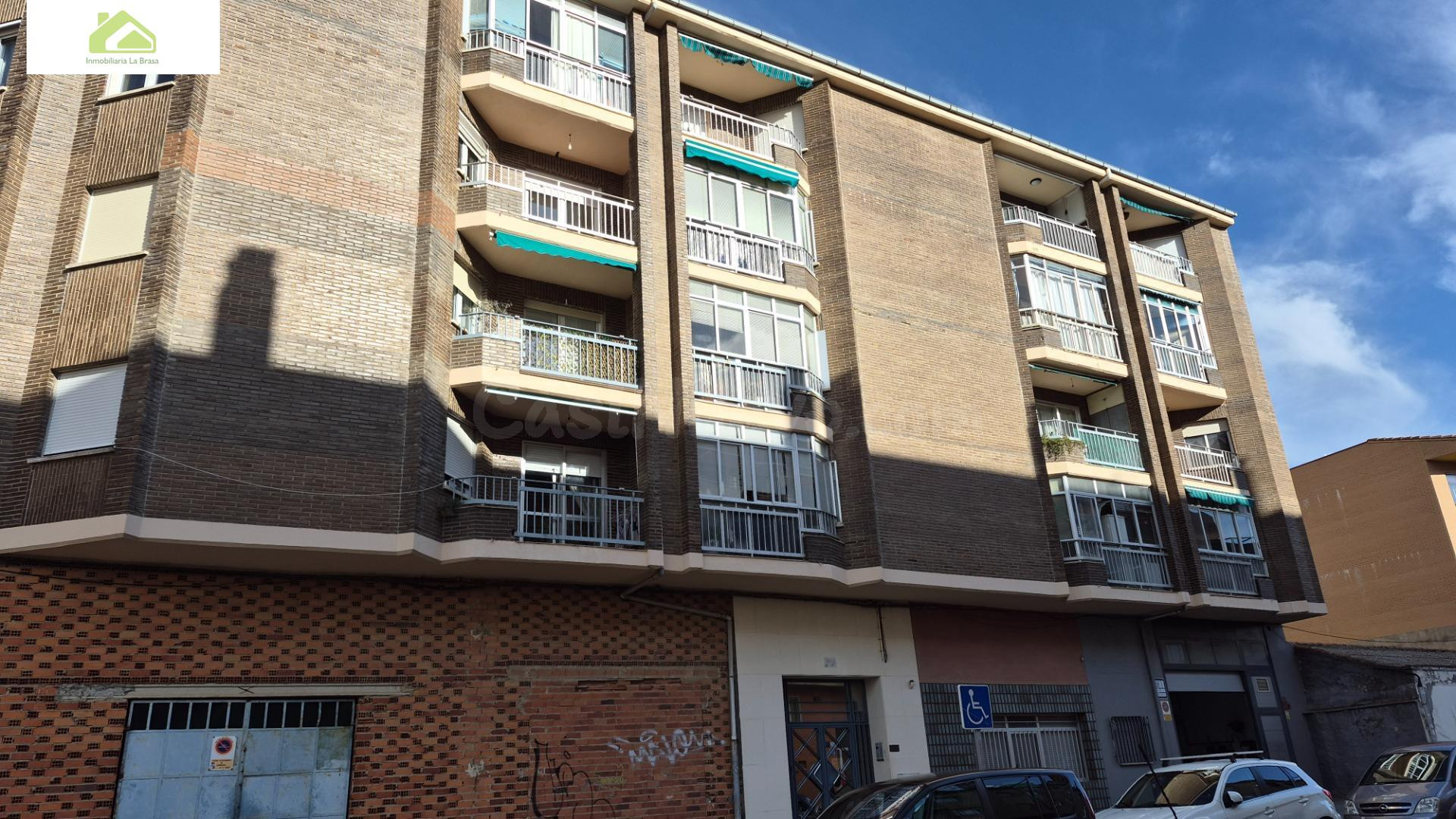 piso en venta zona crta de la hiniesta,3 habitaciones,ascensor