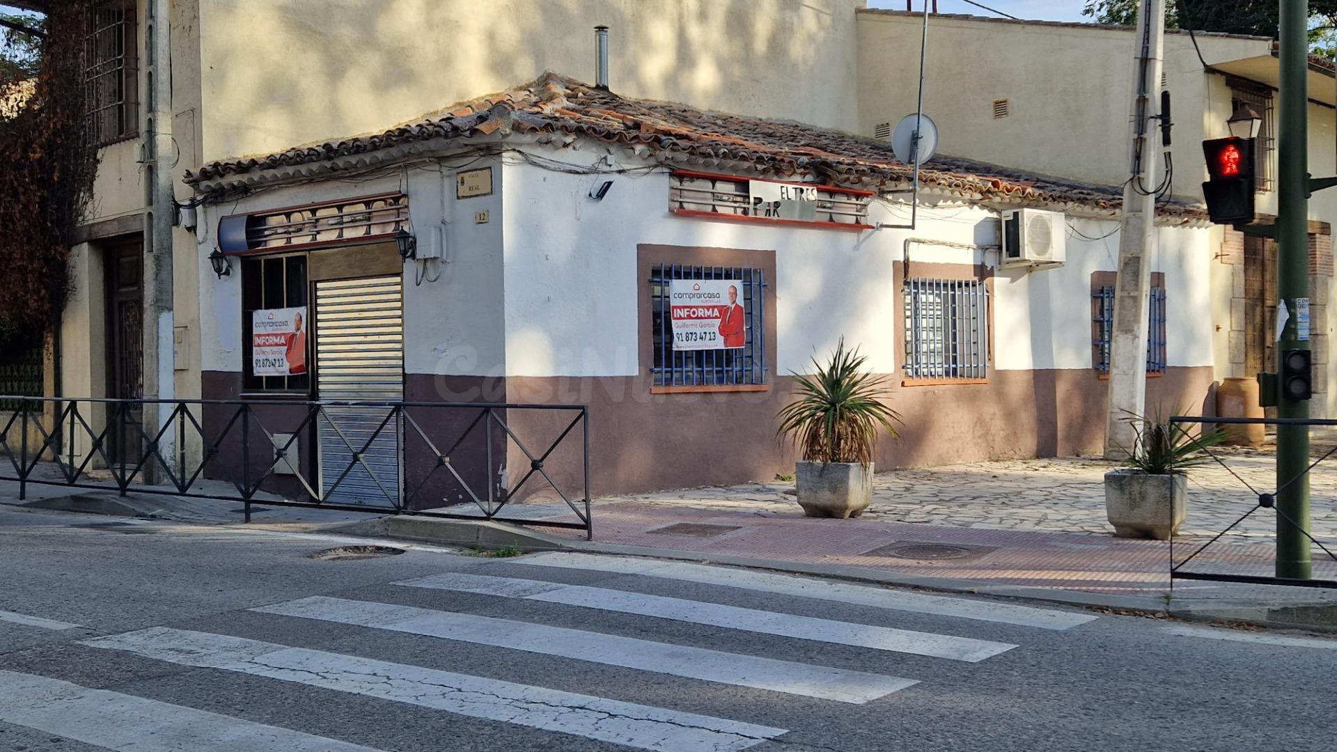 Local en cruce con mucha afluencia de vehículos