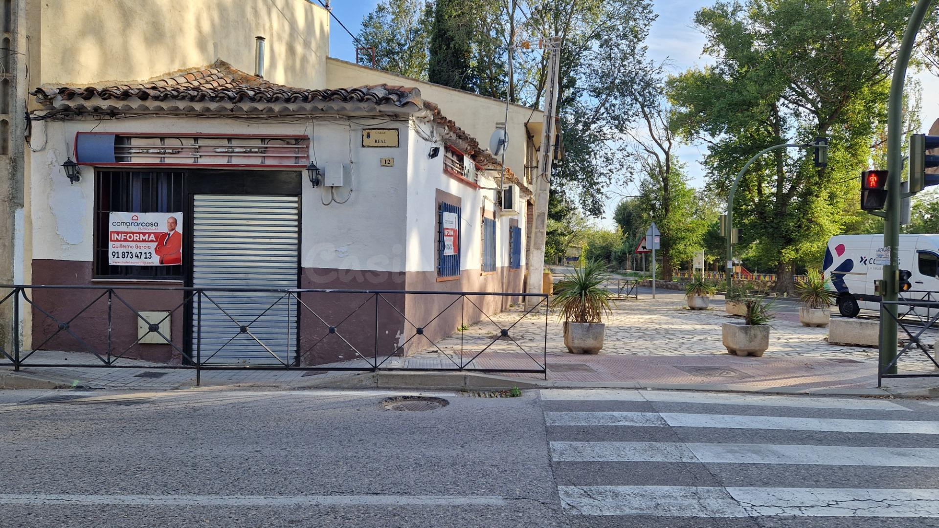 Local en cruce con mucha afluencia de vehículos - foto 3