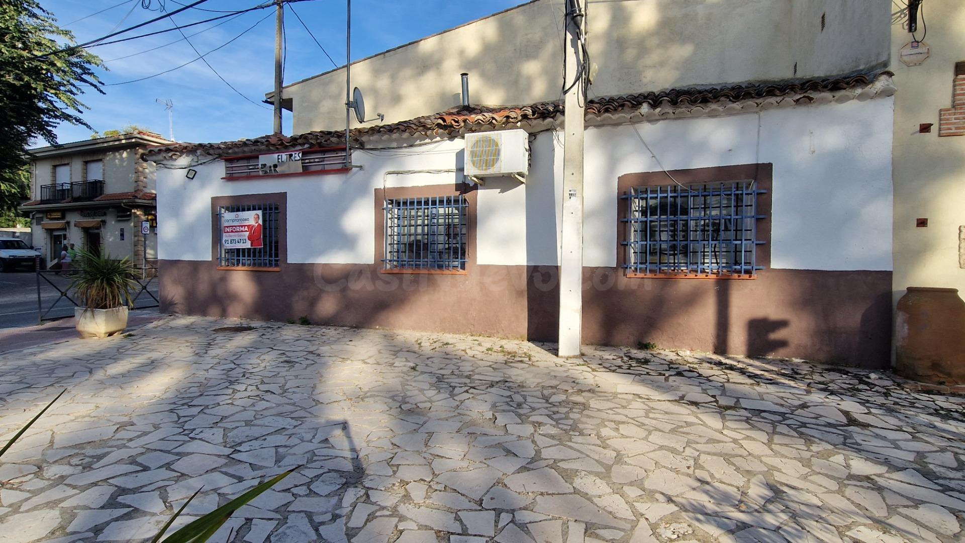 Local en cruce con mucha afluencia de vehículos - foto 4