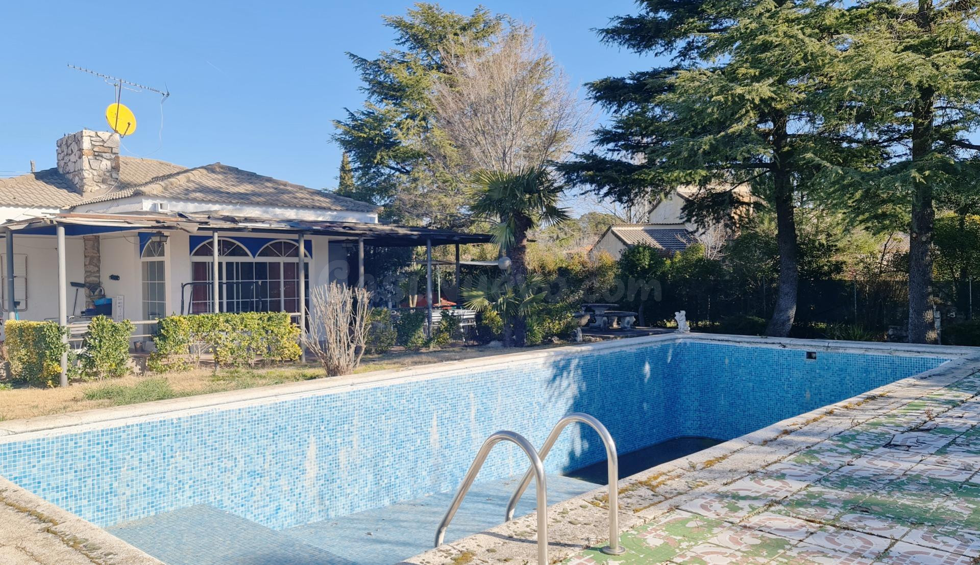 Céntrico chalet en una planta en Eurovillas - foto 3