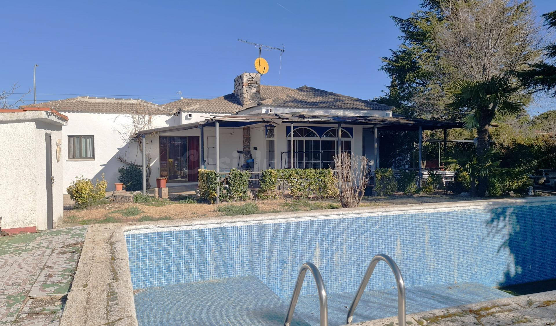 Céntrico chalet en una planta en Eurovillas - foto 4