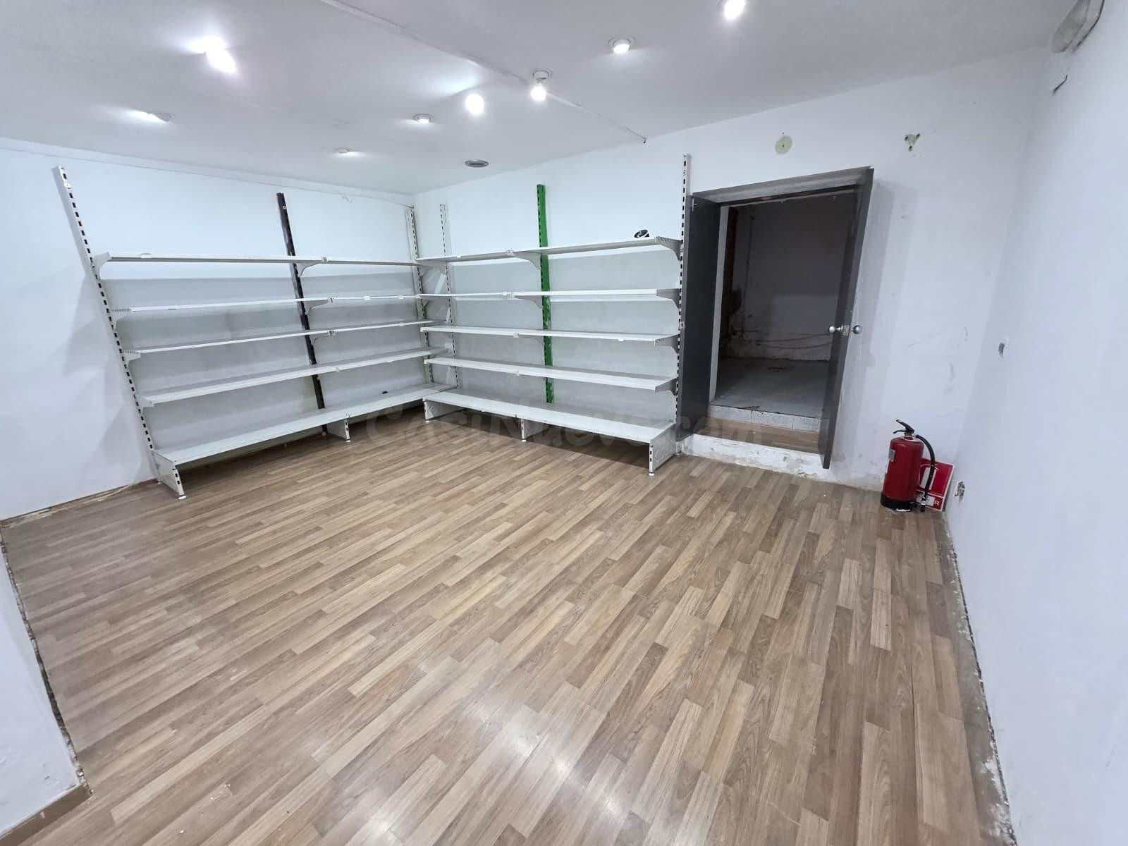 ALQUILER LOCAL COMERCIAL EN IGUALADA ZONA CENTRO - foto 2