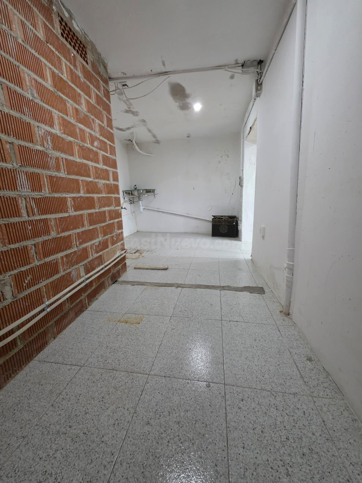 ALQUILER LOCAL COMERCIAL EN IGUALADA ZONA CENTRO - foto 4