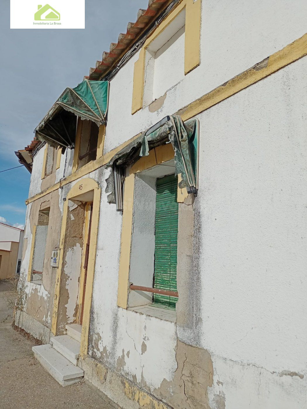 CASA EN VENTA EN SAN MIGUEL DE LA RIBERA,PARA REFORMAR