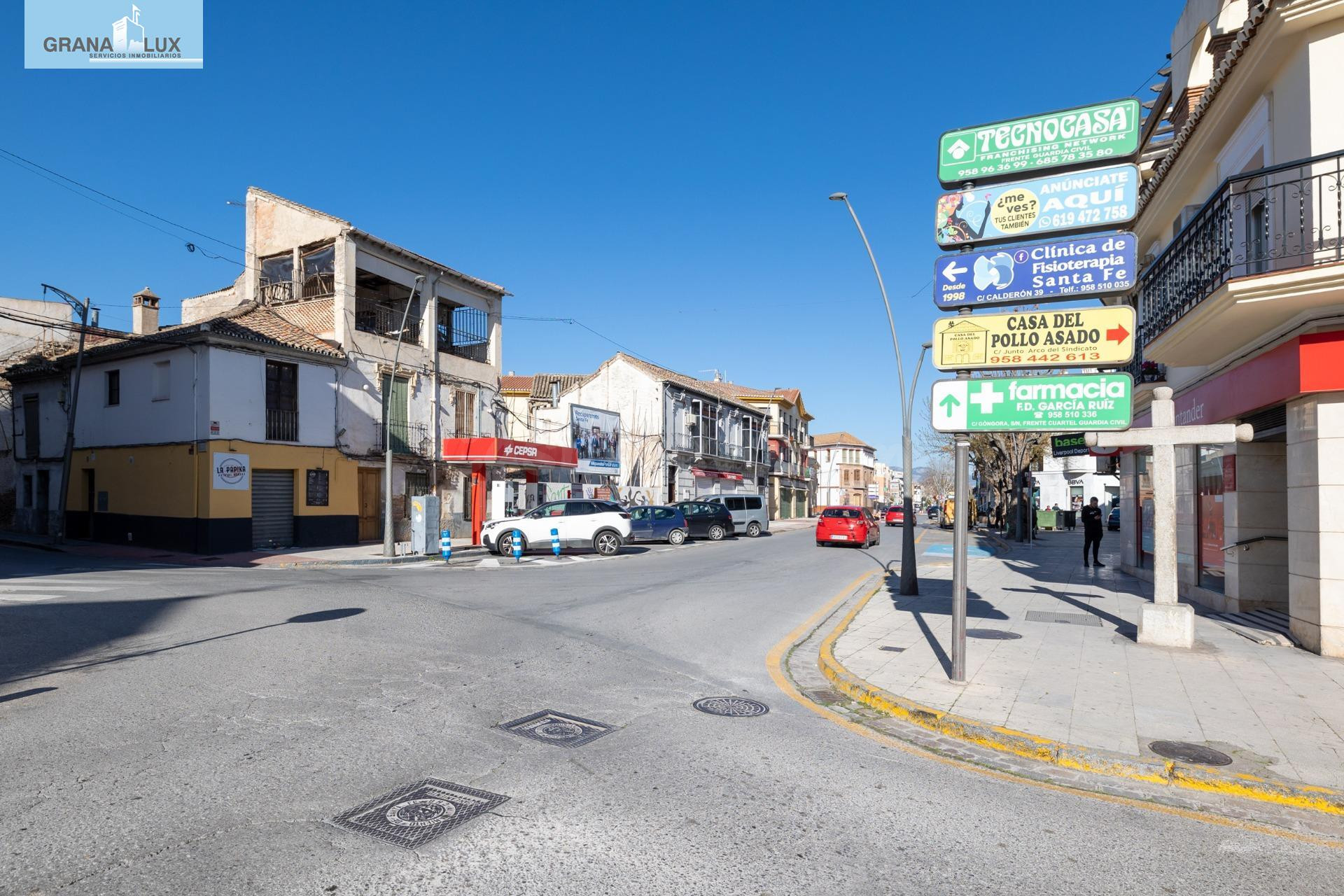 estupendo solar para construir en el mismo centro de Santa F - foto 2