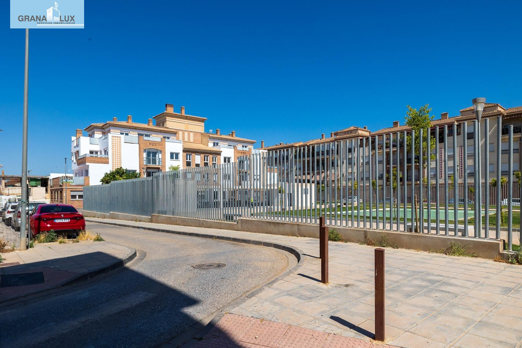 estupendo solar para construir en el mismo centro de Santa F - foto 4