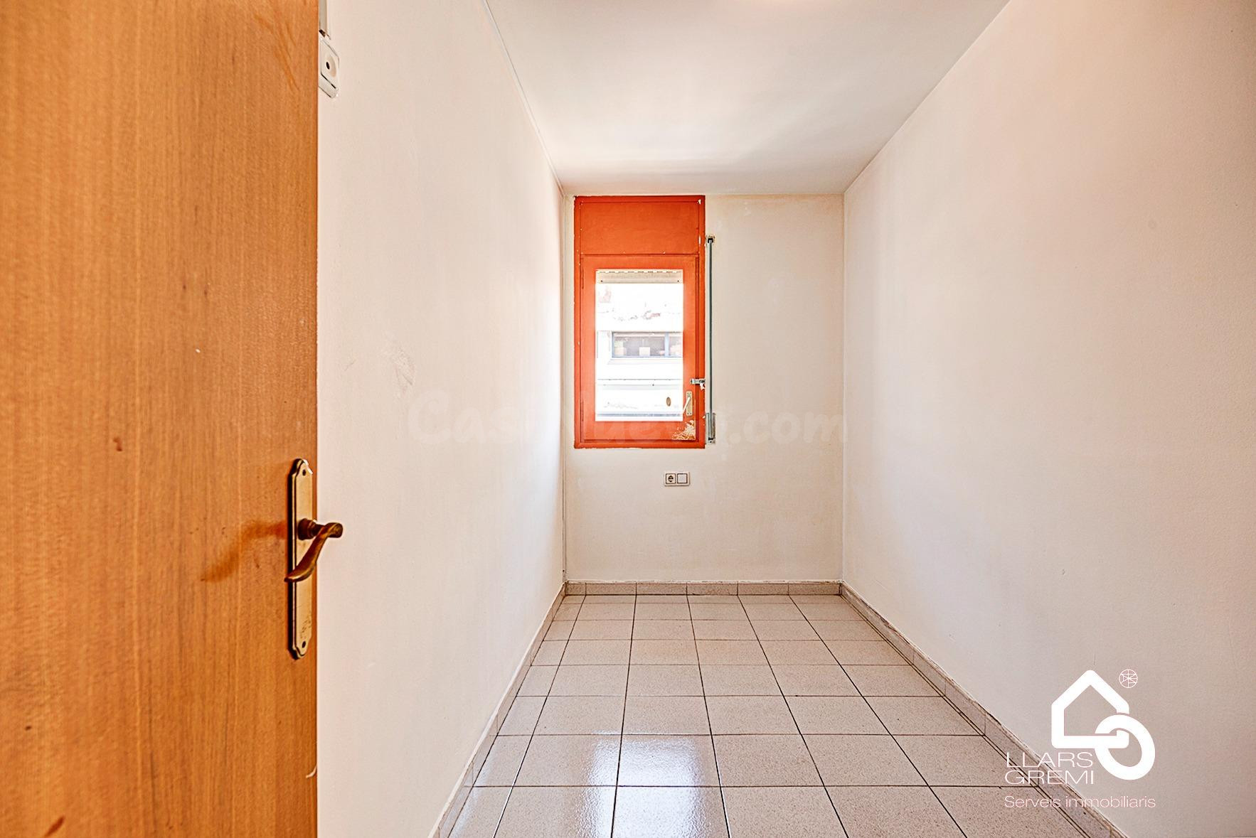 VENTA PISO EN IGUALADA ZONA LA MASUCA 3 habitaciones, TERRAZ - foto 2
