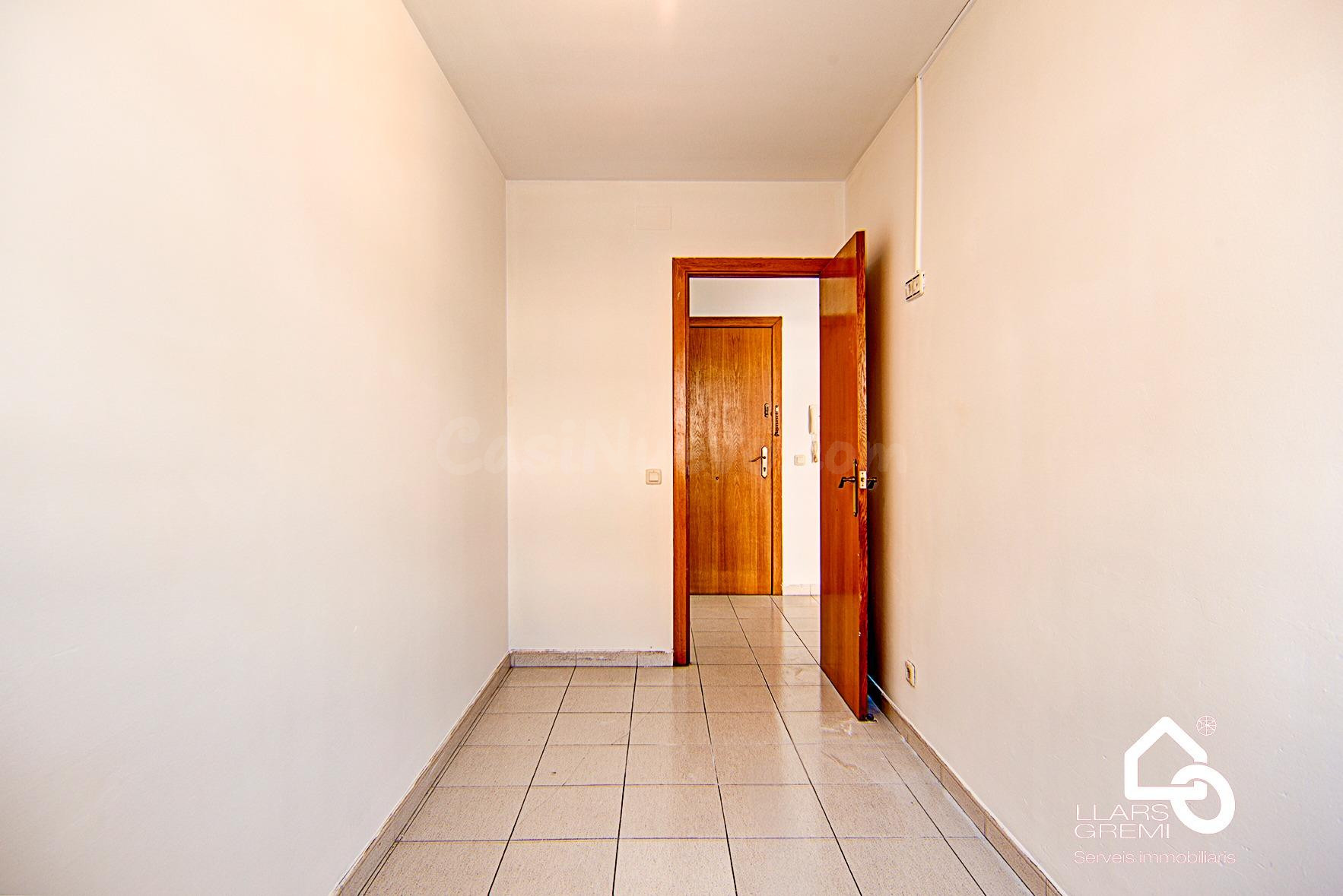 VENTA PISO EN IGUALADA ZONA LA MASUCA 3 habitaciones, TERRAZ - foto 3