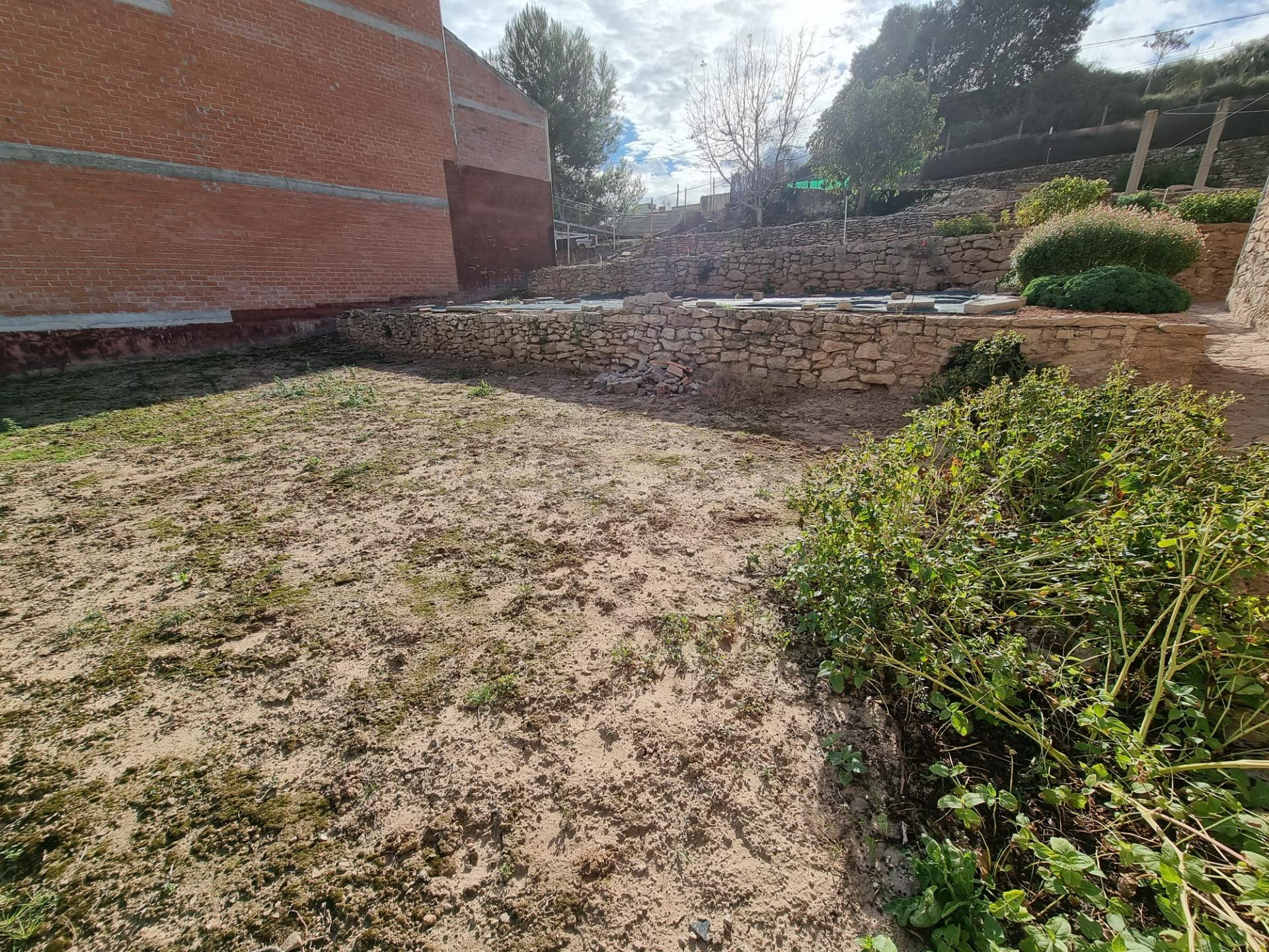 VENTA DOS TERRENOS URBANOS EN SANT MARTÍ DE TOUS ZONA TRANQU - foto 2