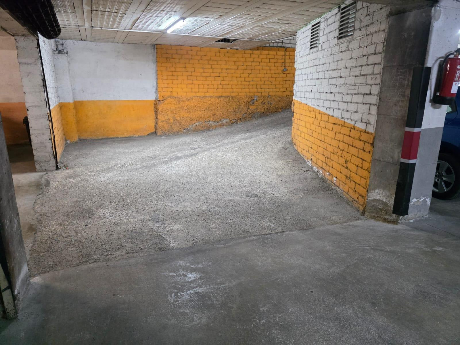 VENTA PLAZA DE PARKING EN IGUALADA ZONA POBLE SEC!! - foto 2