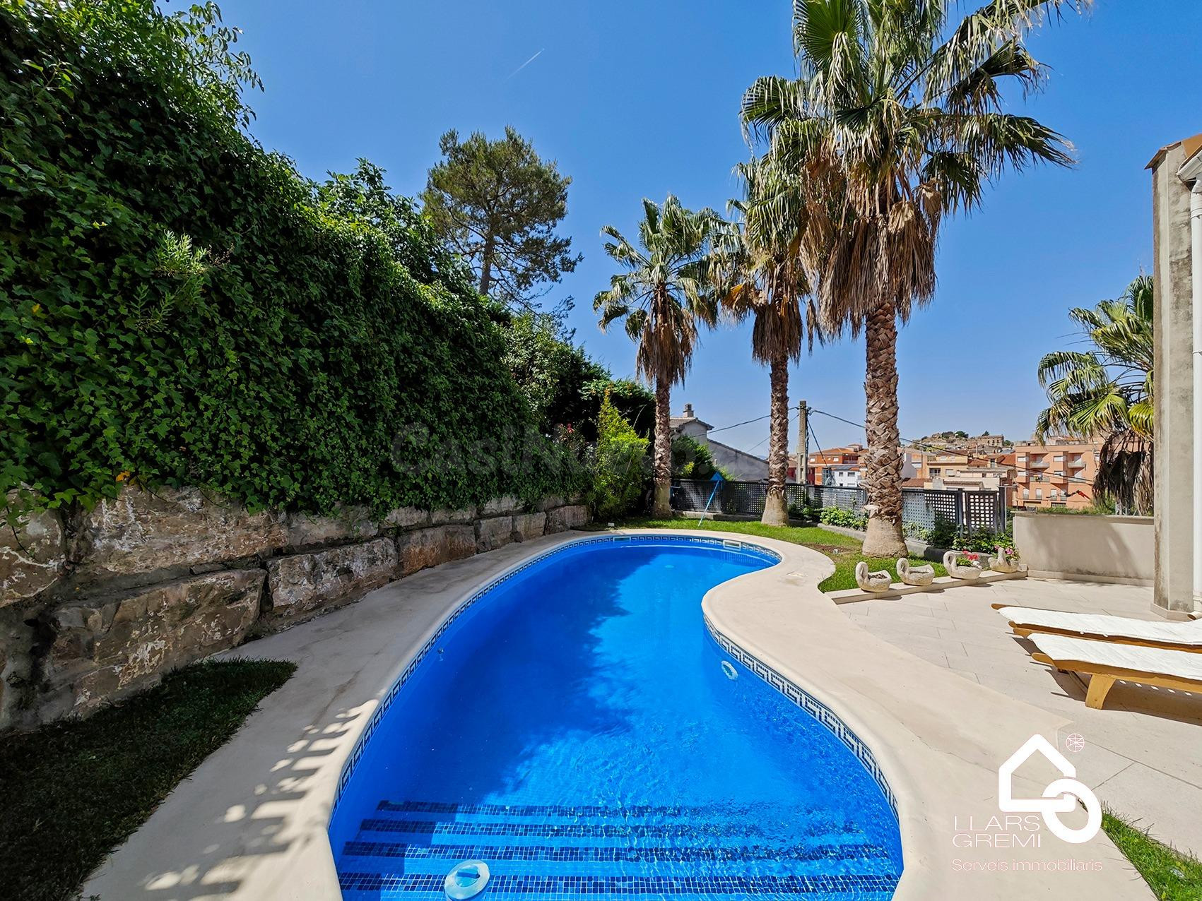 VENTA CHALET EN ÒDENA ZONA PUEBLO GARAJE, JARDÍN Y PISCINA!!