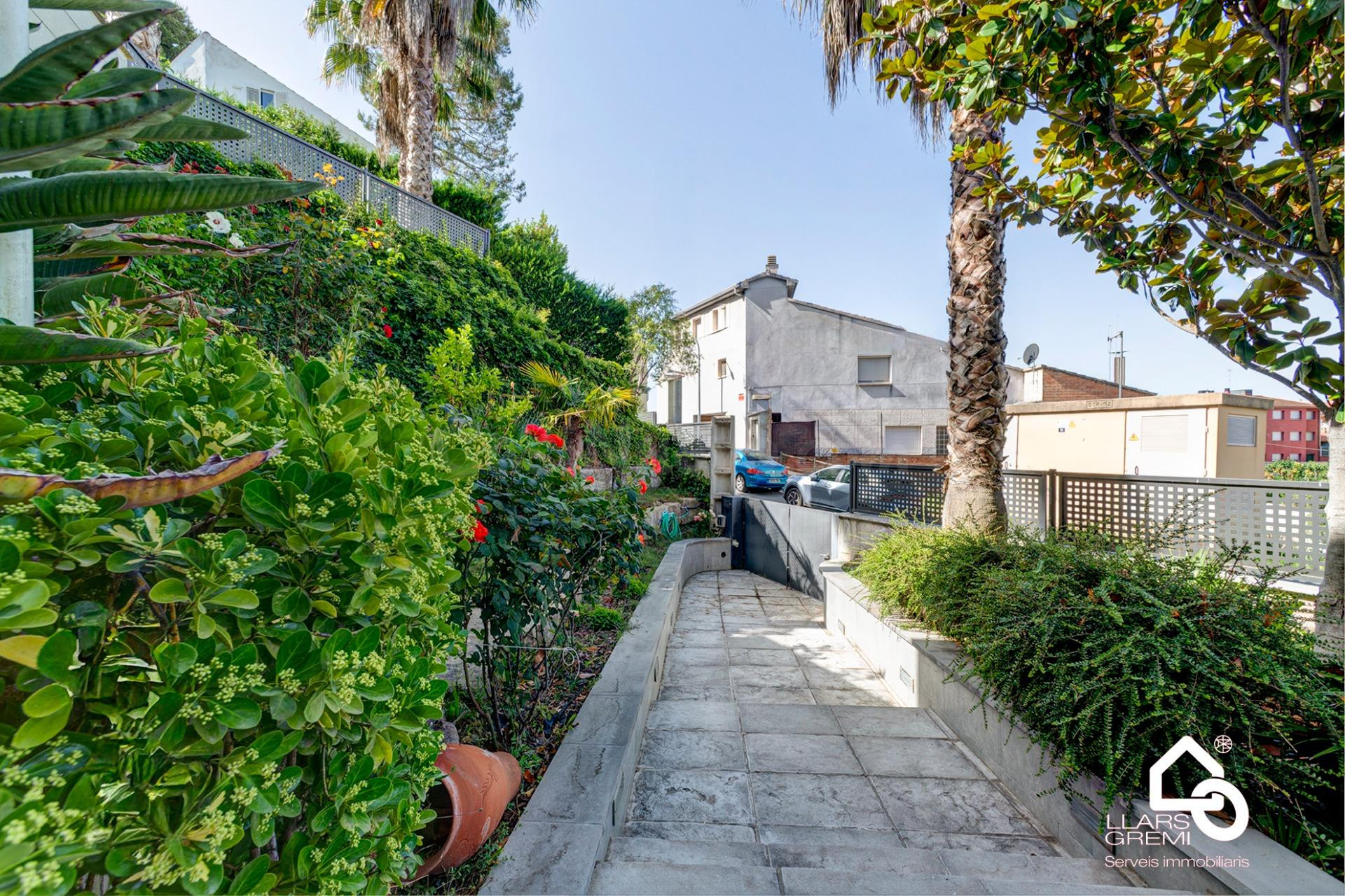 VENTA CHALET EN ÒDENA ZONA PUEBLO GARAJE, JARDÍN Y PISCINA!! - foto 4