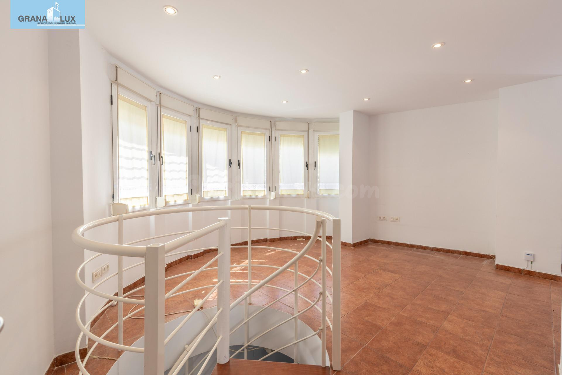 FANTÁSTICO TRÍPLEX EN CÁJAR: UNA VIVIENDA LLEVA DE AMPLITUD  - foto 4