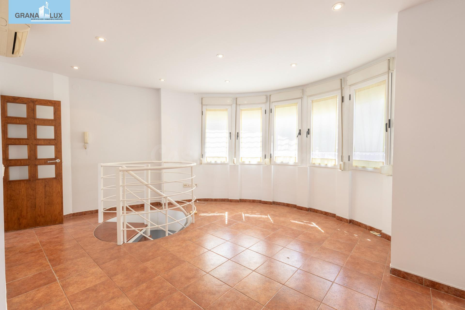 FANTÁSTICO TRÍPLEX EN CÁJAR: UNA VIVIENDA LLEVA DE AMPLITUD  - foto 5