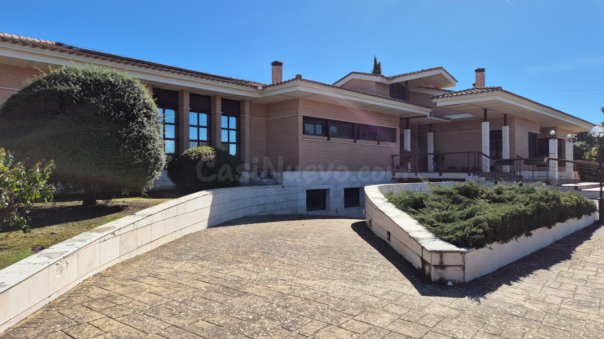 Impresionante chalet de diseño de más de 750m2 construidos