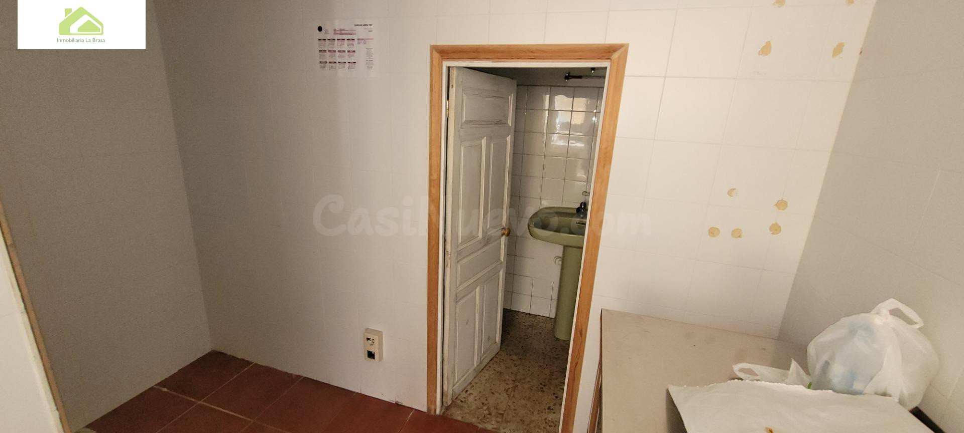 VENTA LOCAL ZONA CONDES DE ALBA Y ALISTE ( 2 LOCALES UNIDOS) - foto 3