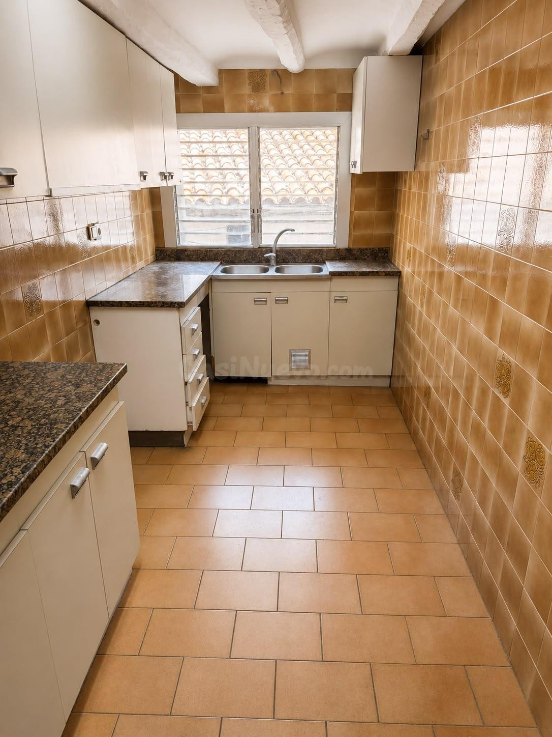 VENDER CASA EN VALLBONA ZONA CENTRO GARAJE Y TRASTERO!! - foto 2