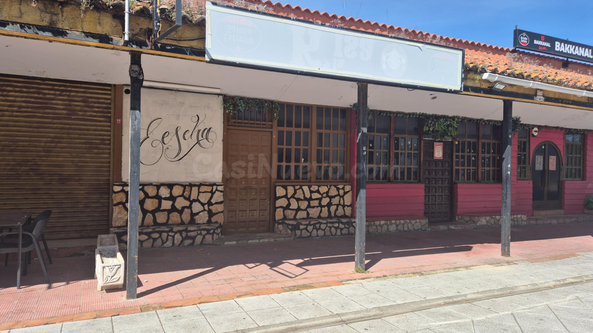 Se vende local en C.Comercial Eurovillas