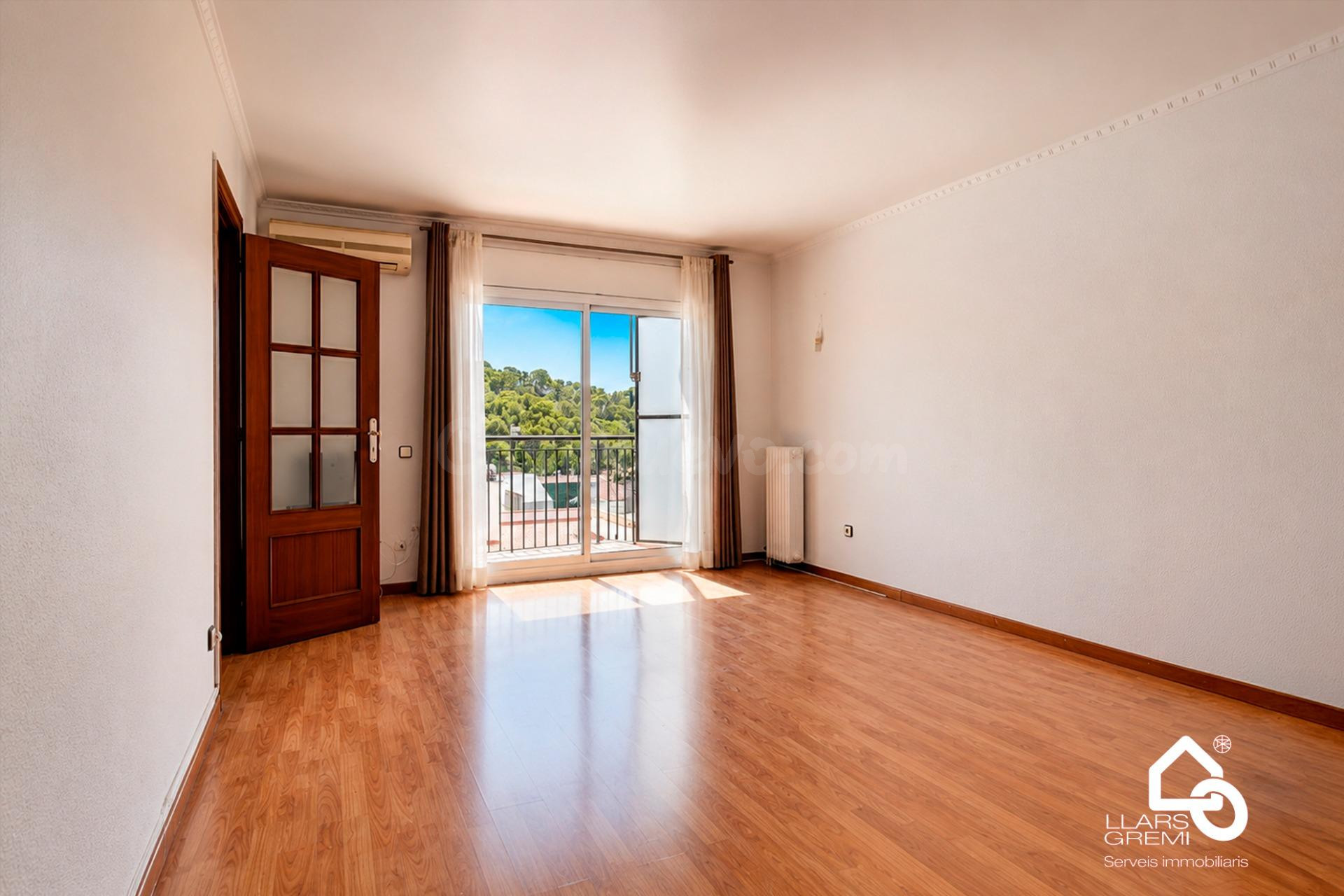 VENTA PISO EN BARCELONA ZONA EL COLL 4 habitaciones, EXTERIOR Y VISTAS!!