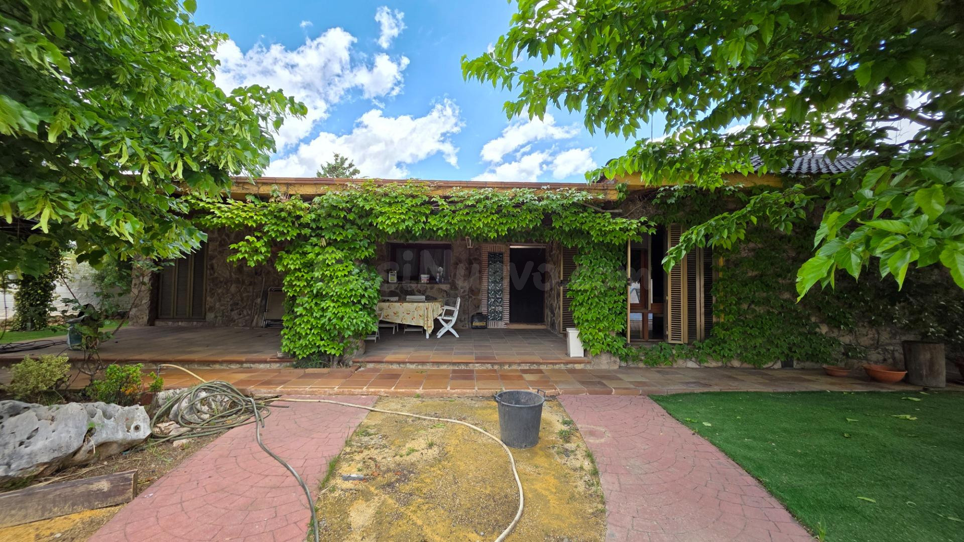 Chalet con piscina en Eurovillas