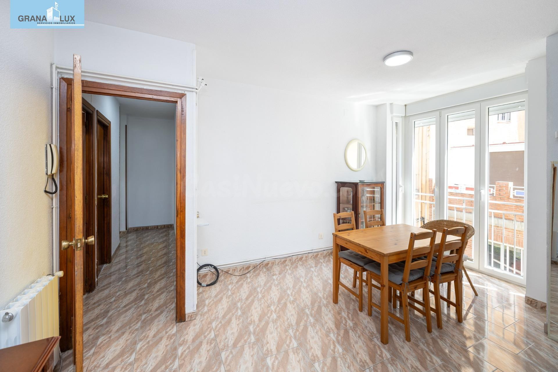Ponemos a la venta este amplio piso de 4 dormitorios, baño y - foto 5