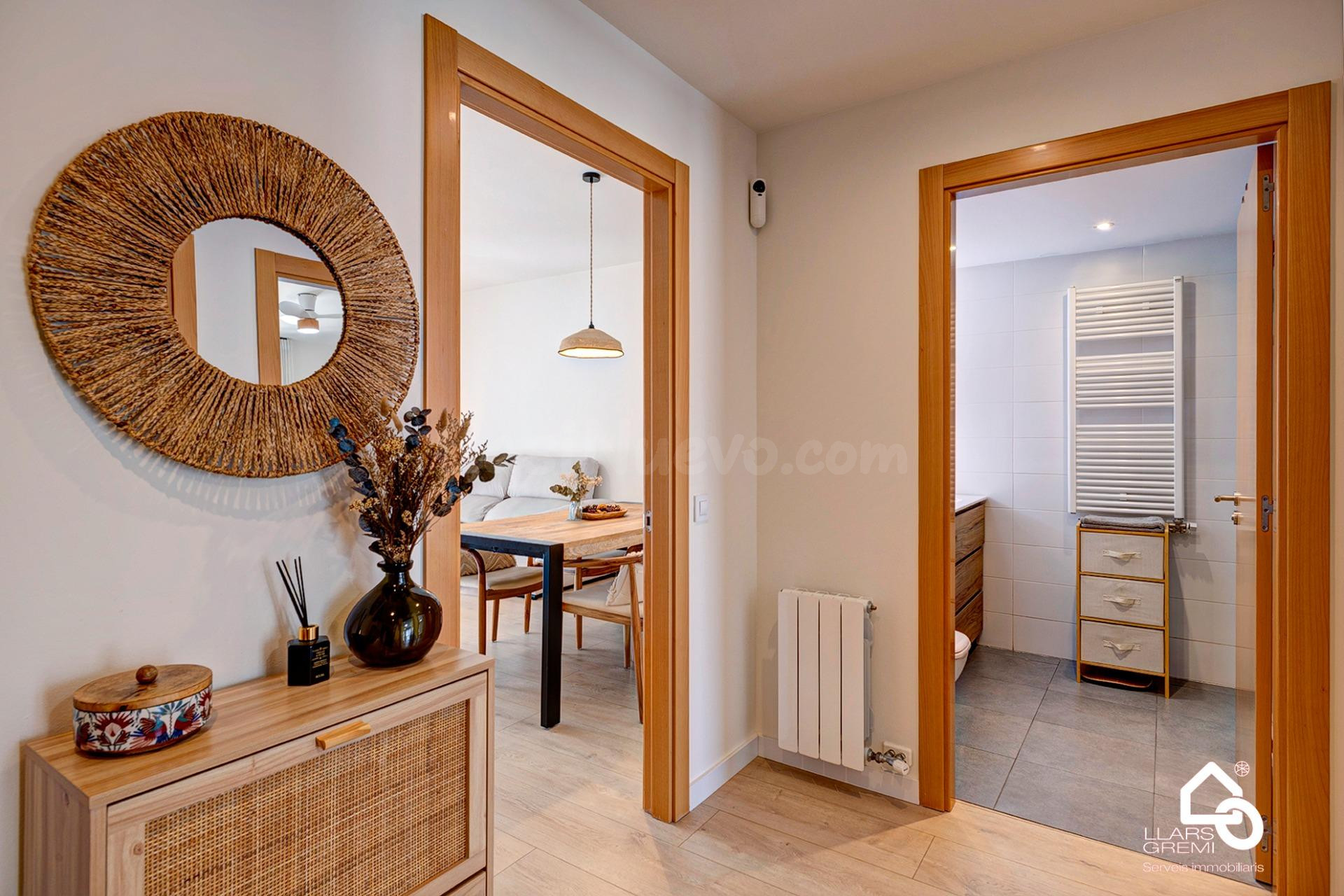 VENTA PISO EN HOSPITALET DE LLOBREGAT SEMINUEVO, PARKING Y T - foto 2
