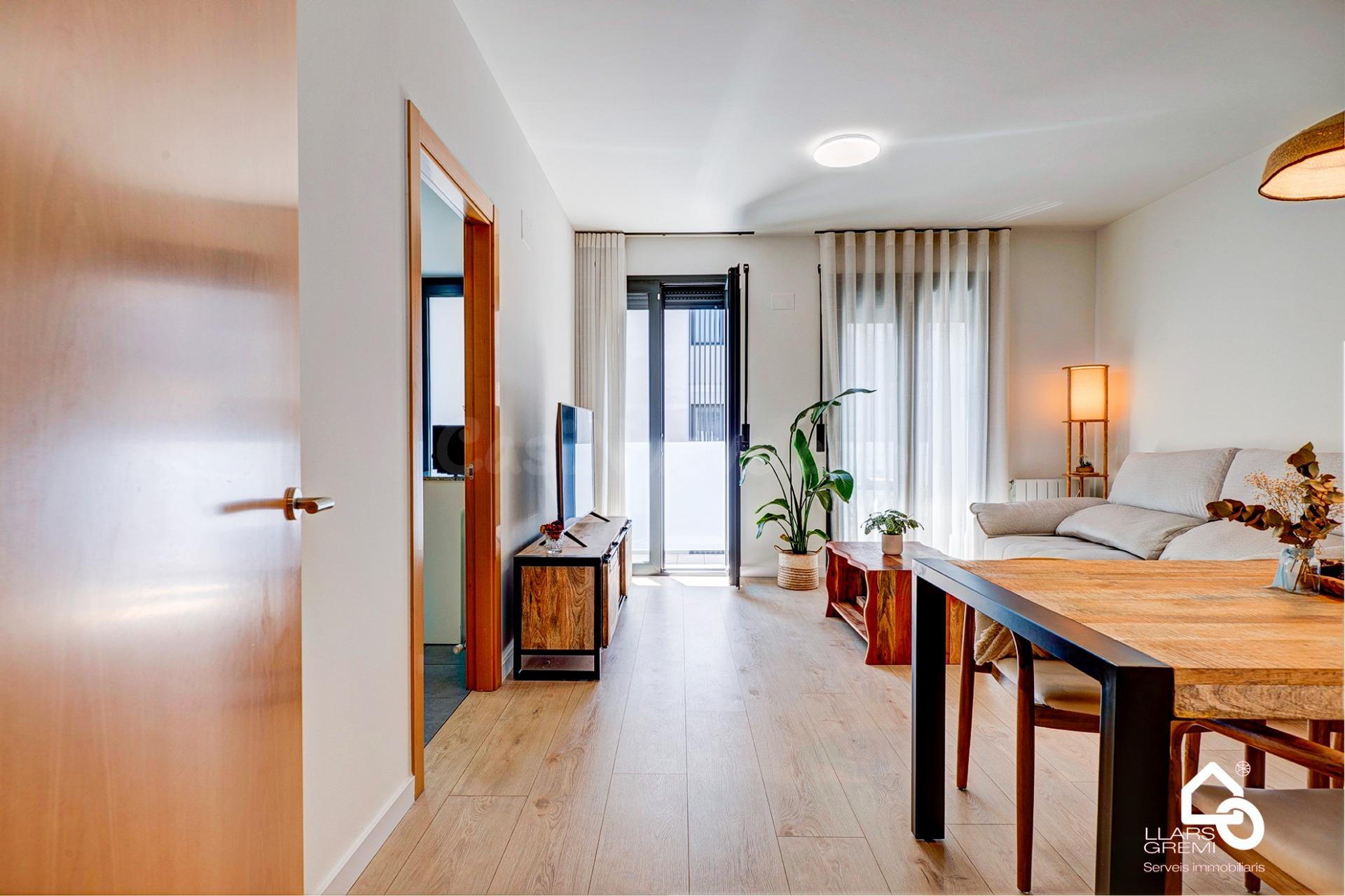 VENTA PISO EN HOSPITALET DE LLOBREGAT SEMINUEVO, PARKING Y T - foto 3