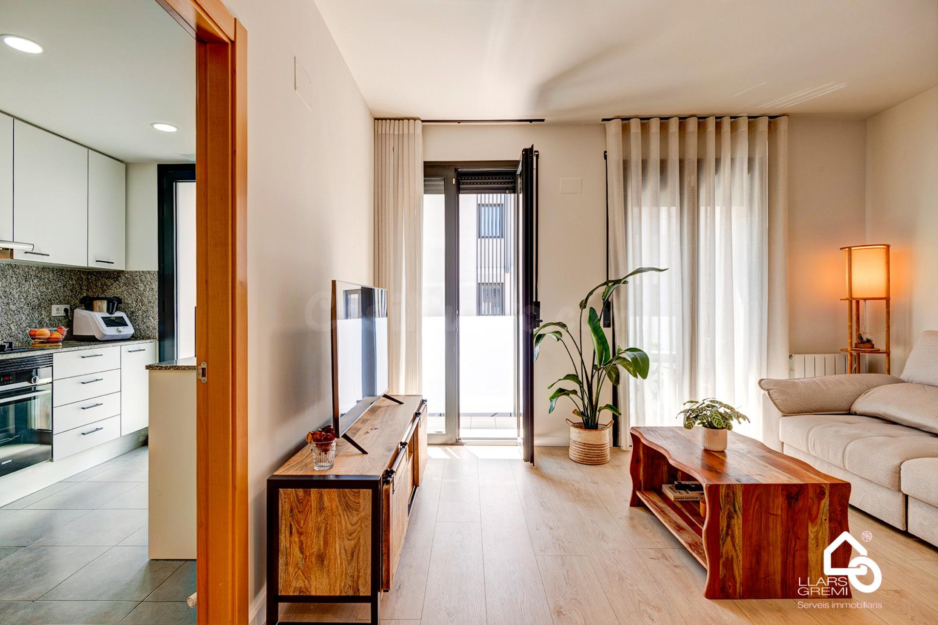 VENTA PISO EN HOSPITALET DE LLOBREGAT SEMINUEVO, PARKING Y T - foto 4