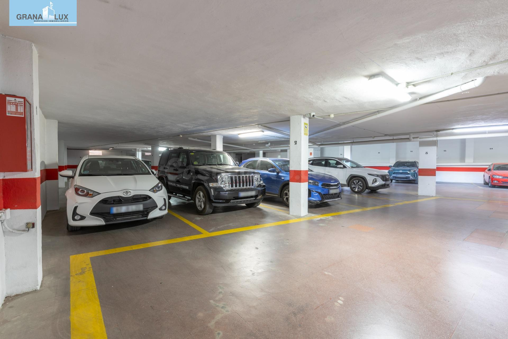 IDEAL INVERSORES!!! 35 PLAZAS DE APARCAMIENTO Y 5 TRASTEROS,
