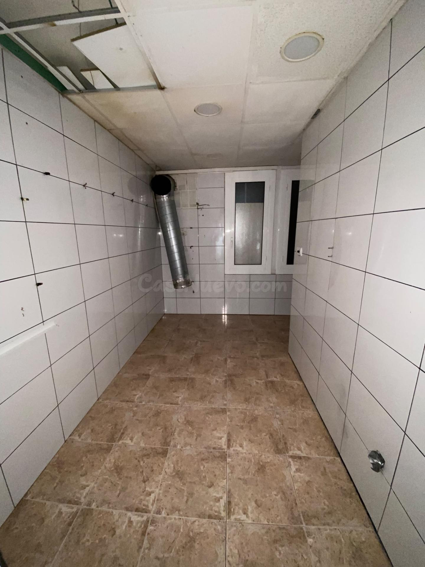 ALQUILER LOCAL COMERCIAL EN IGUALADA ZONA CENTRO 98M2!! - foto 2