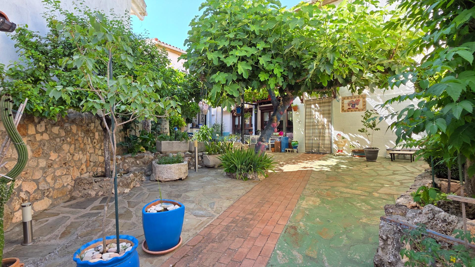 Casa de estilo rústico con cueva en Pozuelo del Rey