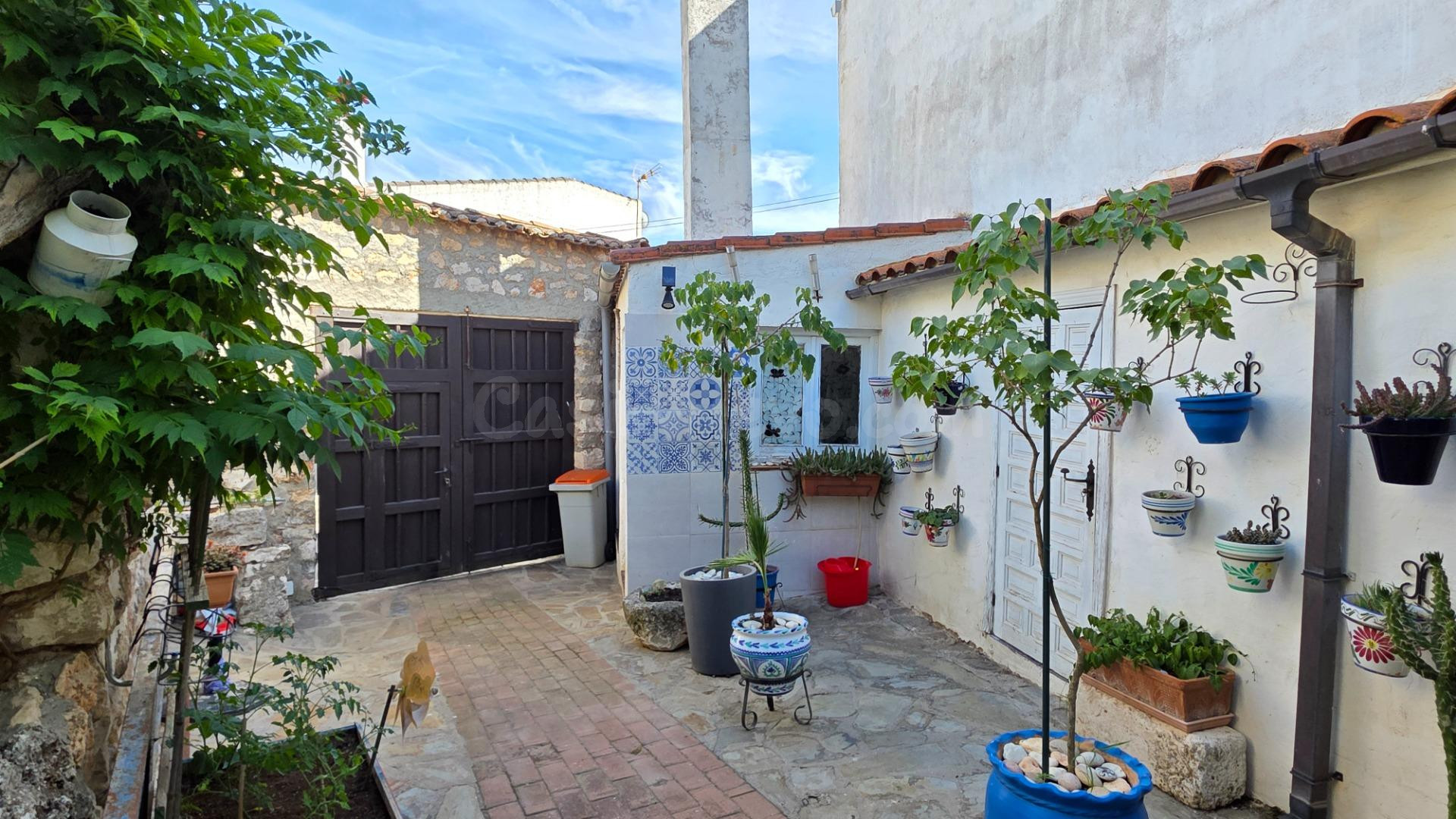 Casa de estilo rústico con cueva en Pozuelo del Rey - foto 3