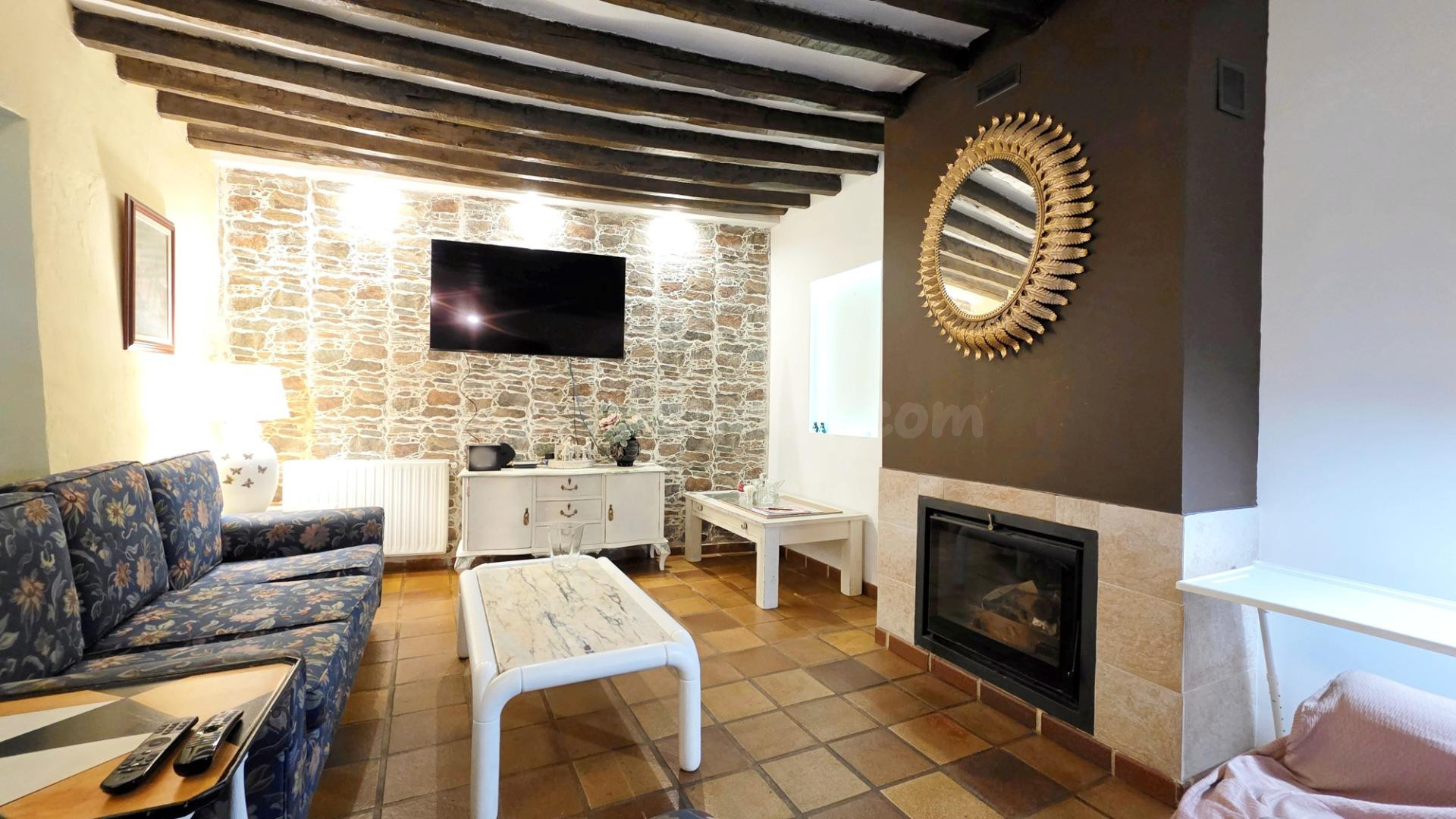 Casa de estilo rústico con cueva en Pozuelo del Rey - foto 5