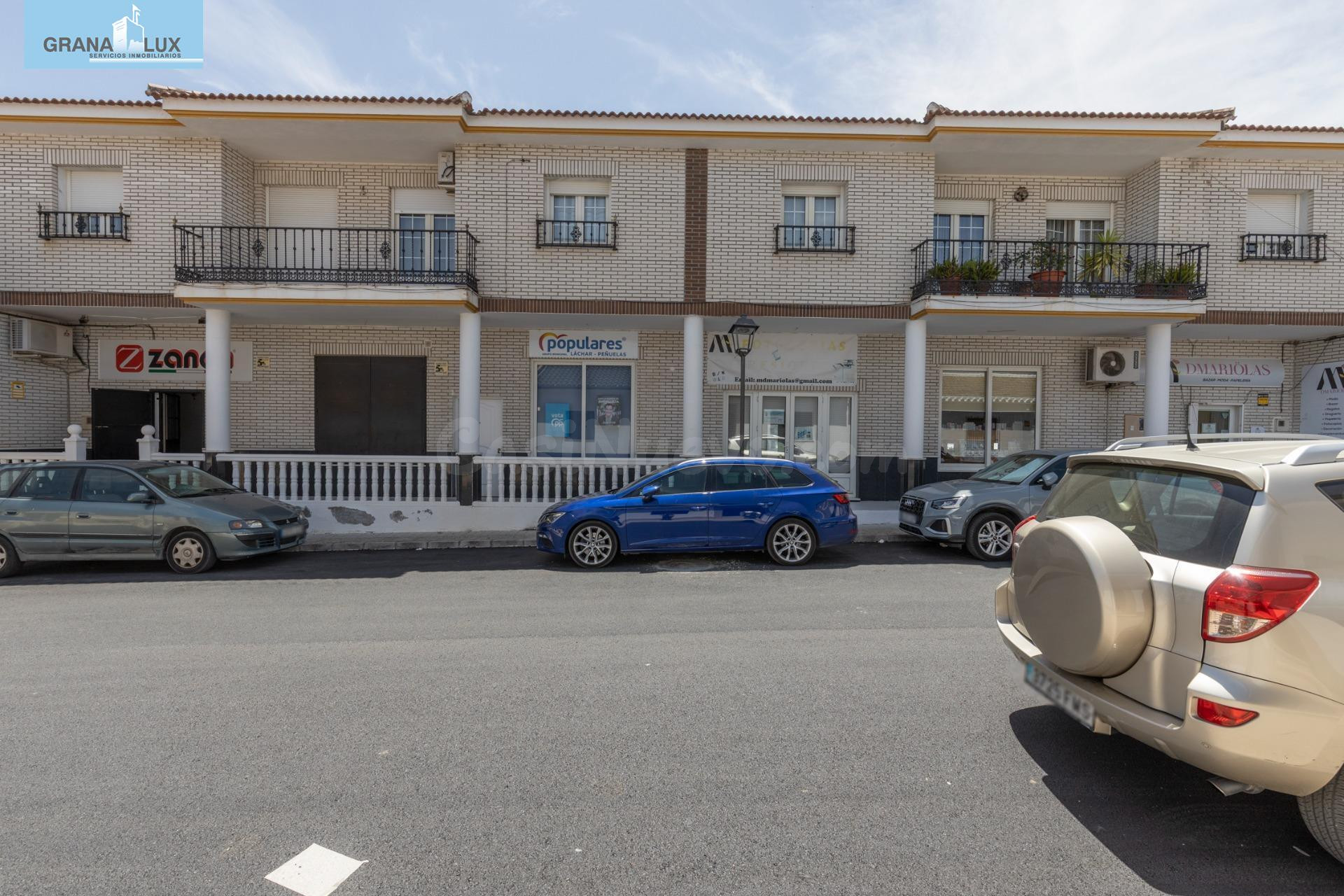 Una propiedad única en Láchar: dos viviendas, locales con re - foto 2