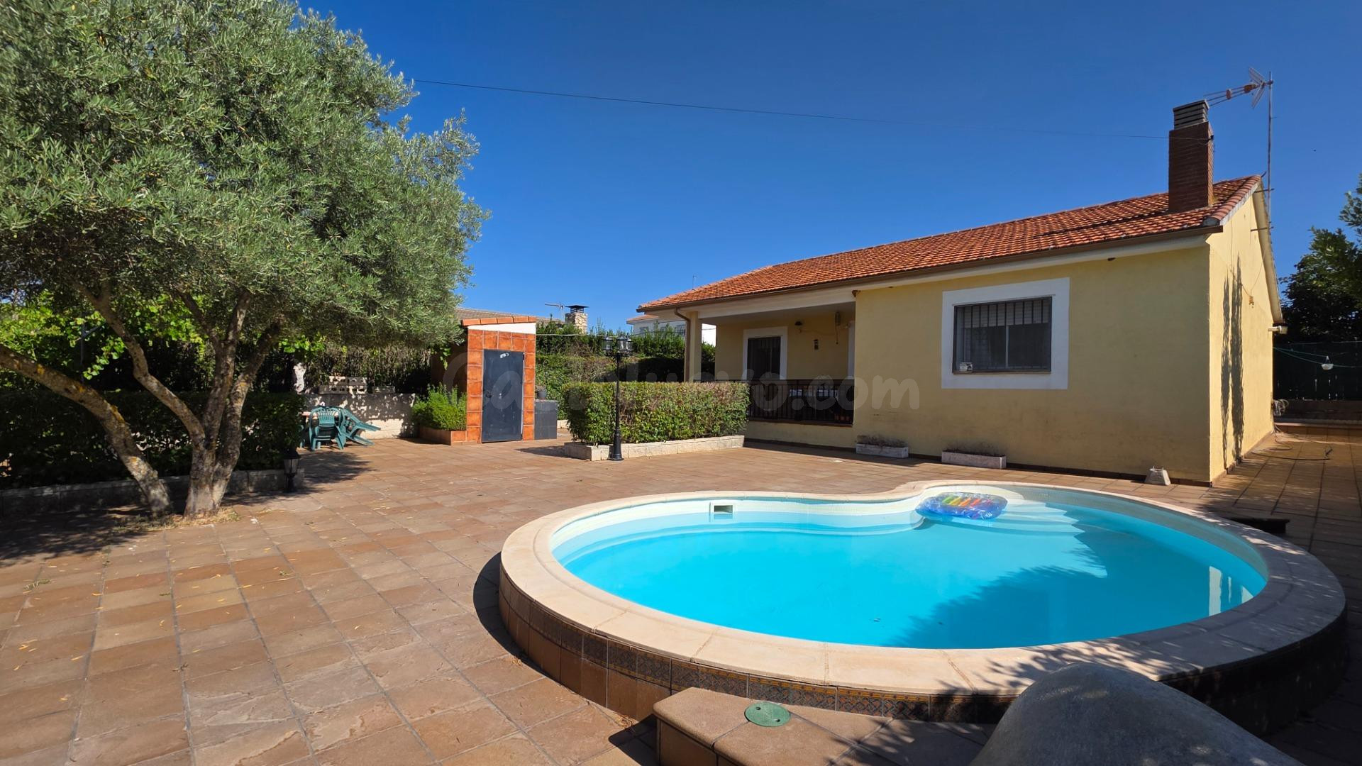 Chalet con piscina en Urb. El Olmillo